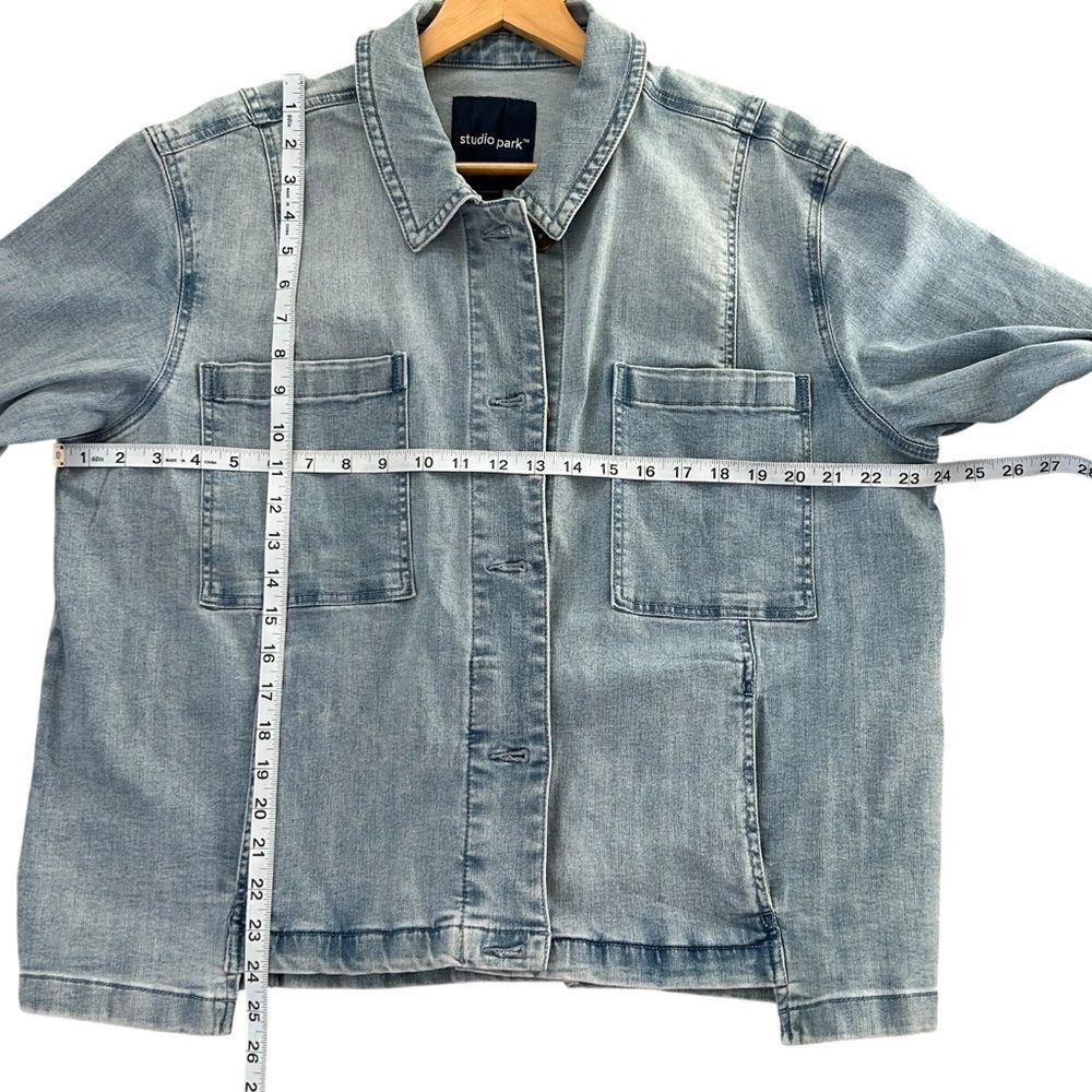 QVC studio park Light wash Women's Jean Chore Jacket size large - Picture 3 of 5